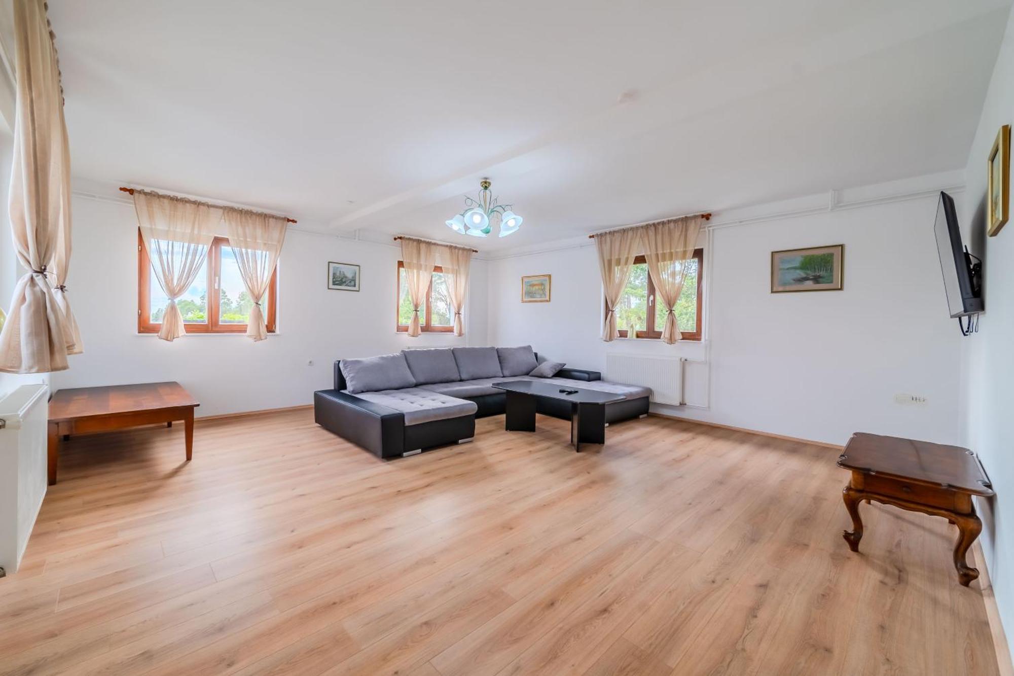 Holiday home Oasis Estate With Private Pool And Backyard Near Zagreb
