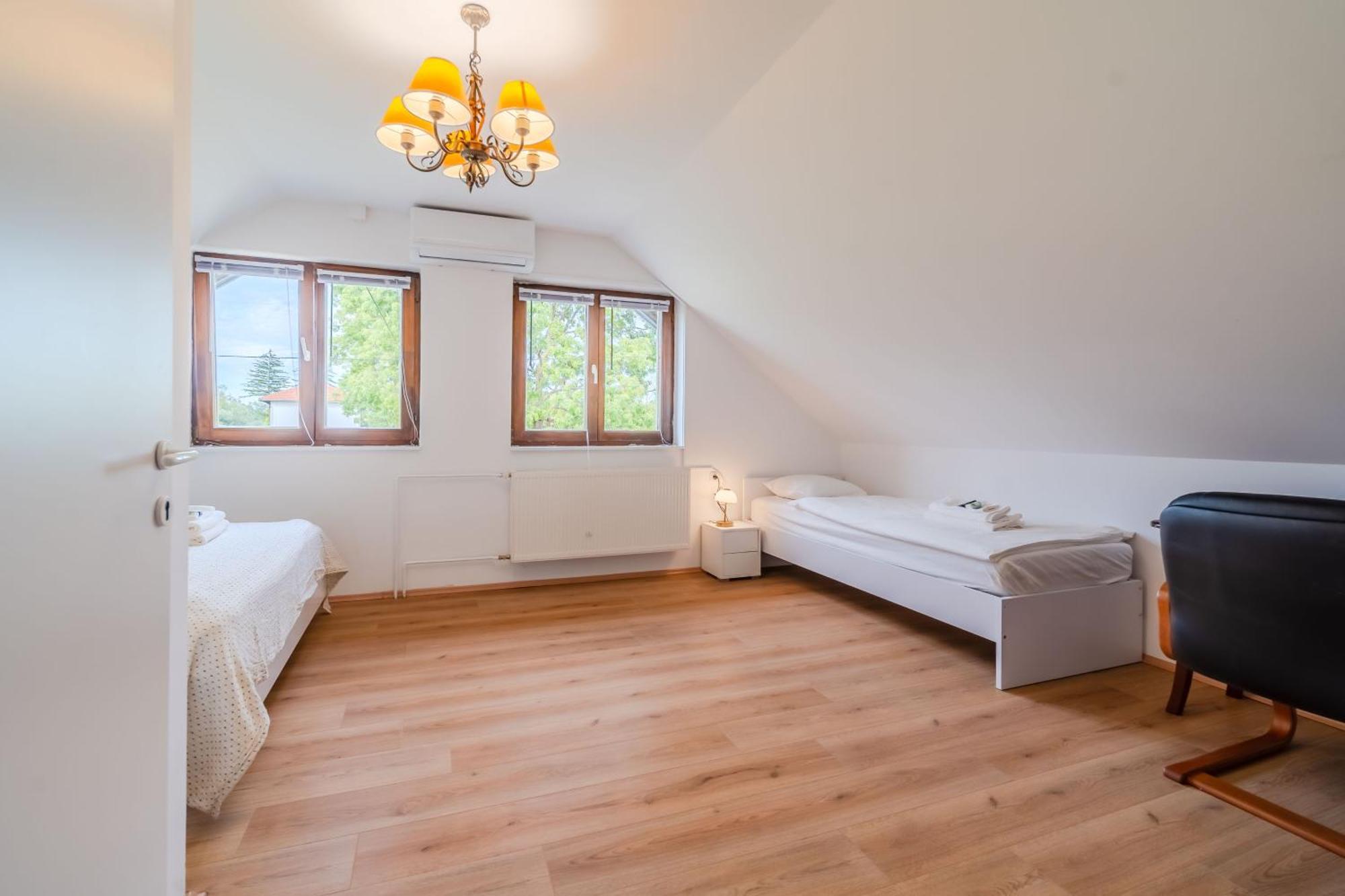 Oasis Estate With Private Pool And Backyard Near Zagreb *