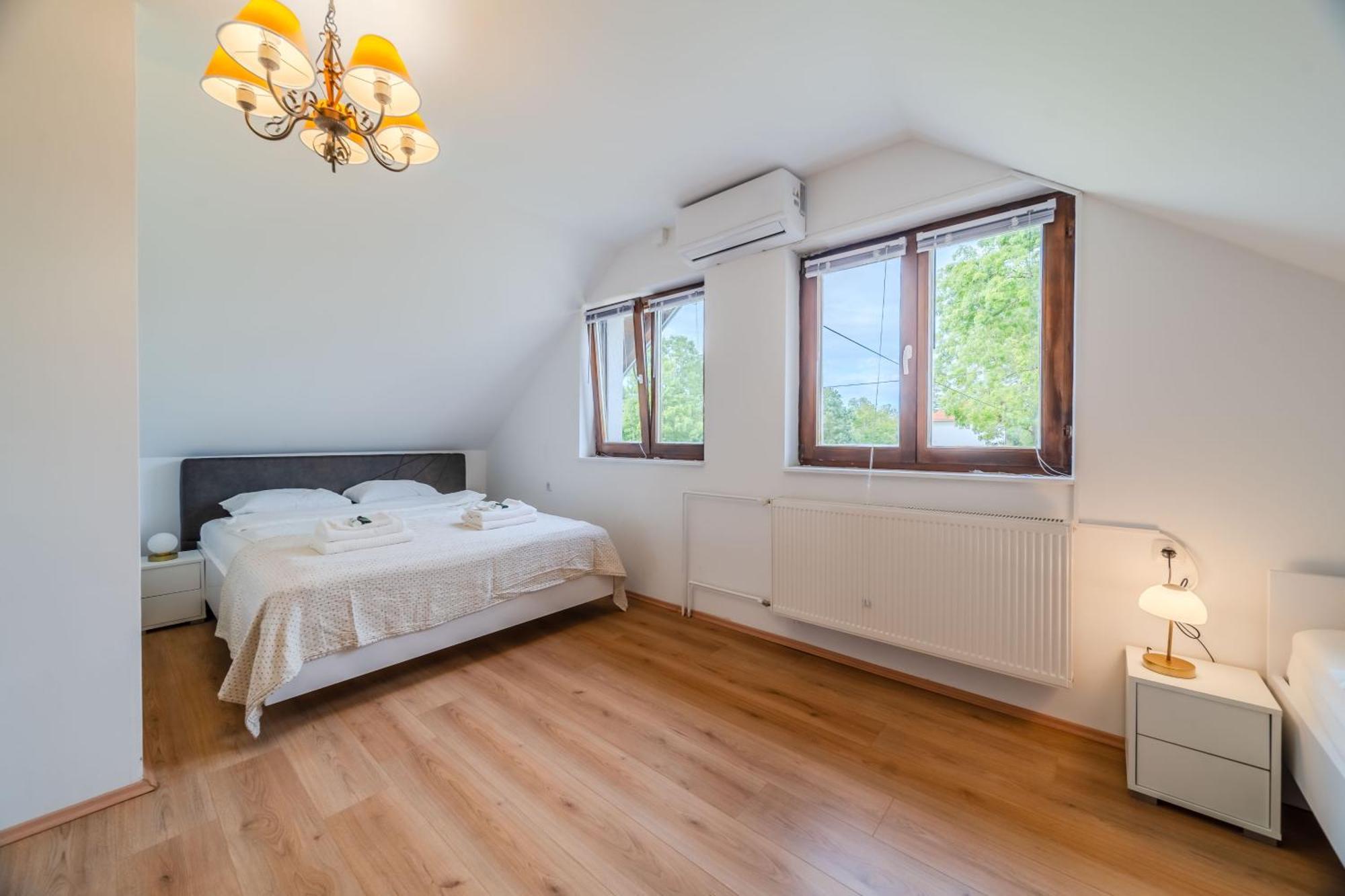 Oasis Estate With Private Pool And Backyard Near Zagreb Holiday home Velika Gorica