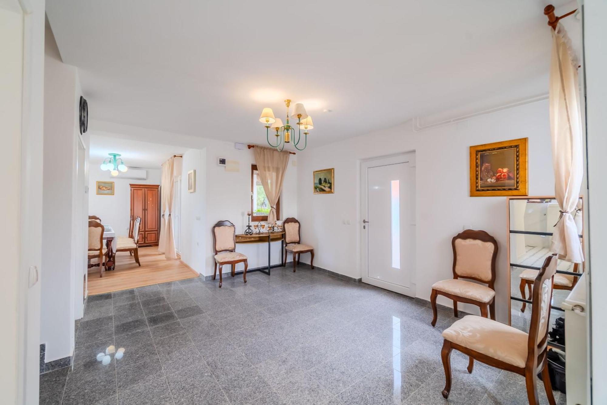 Oasis Estate With Private Pool And Backyard Near Zagreb