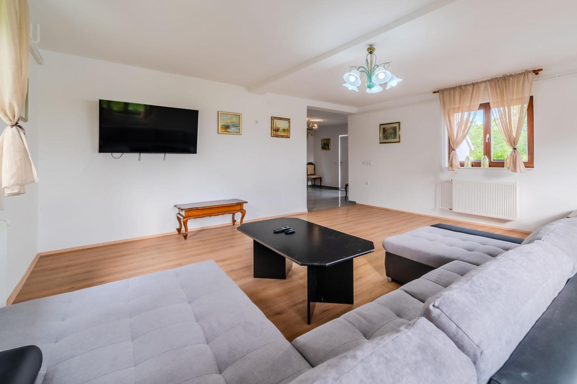 Holiday home Oasis Estate With Private Pool And Backyard Near Zagreb