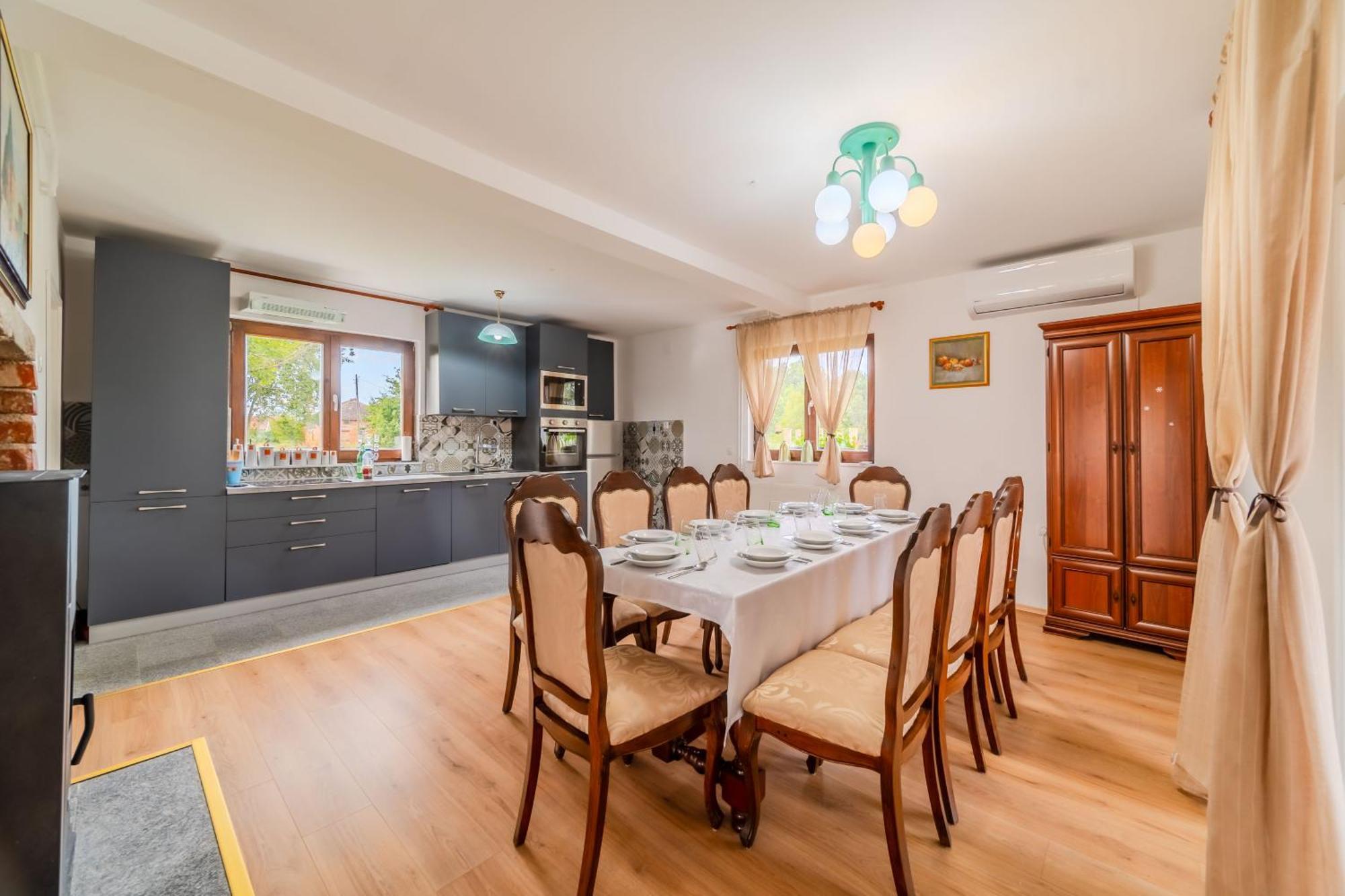 Oasis Estate With Private Pool And Backyard Near Zagreb Velika Gorica