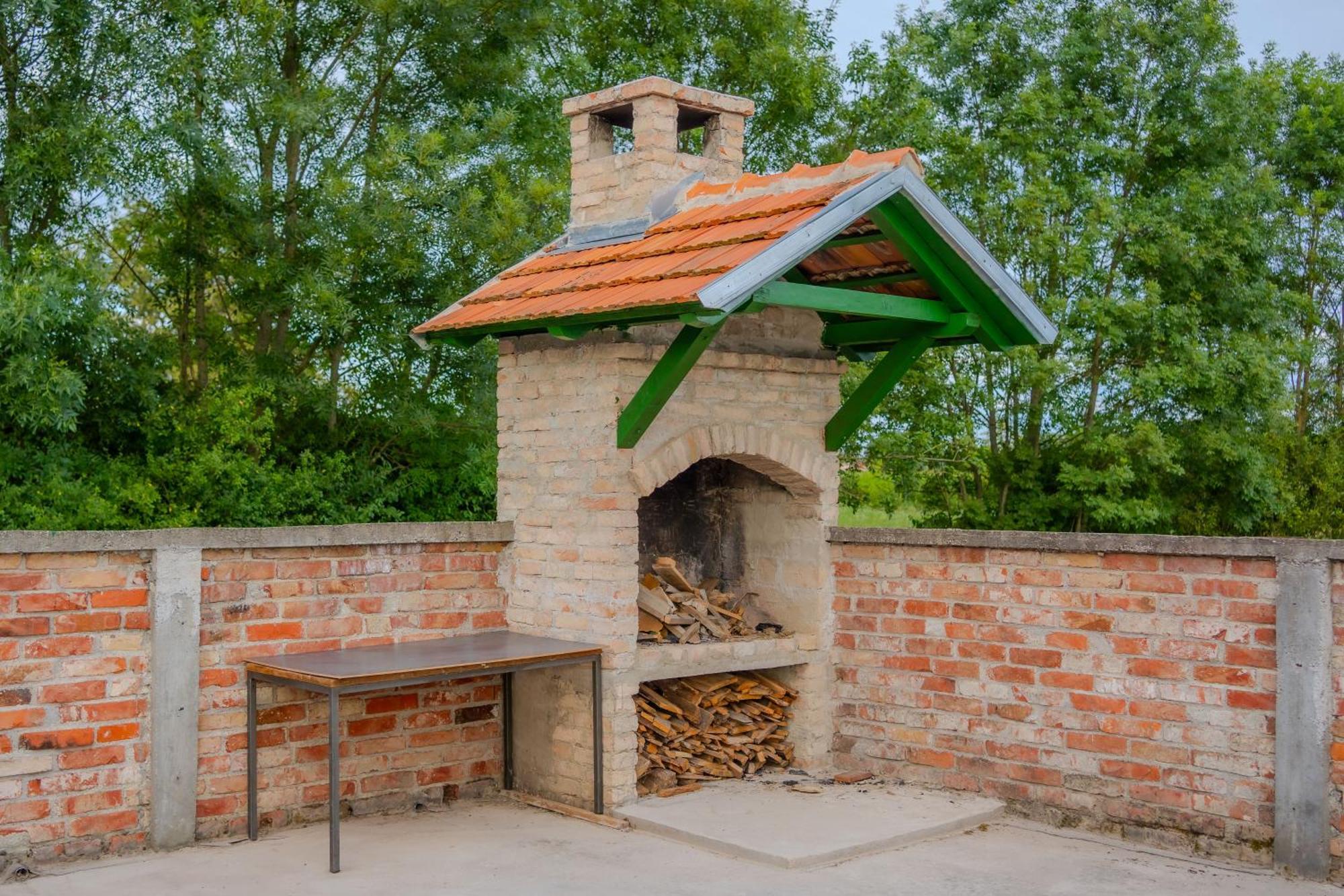 Oasis Estate With Private Pool And Backyard Near Zagreb * Velika Gorica