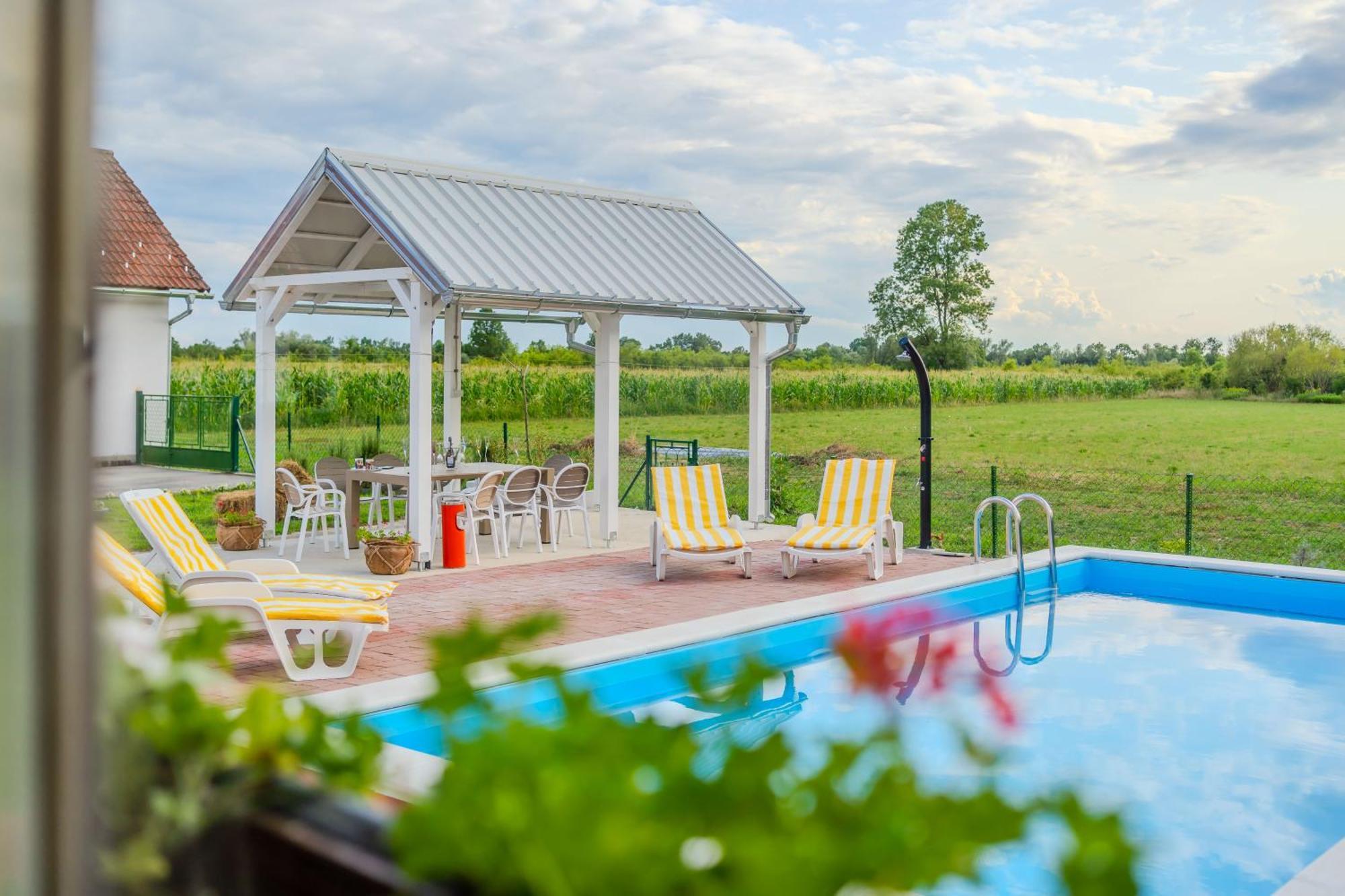 Holiday home Oasis Estate With Private Pool And Backyard Near Zagreb *