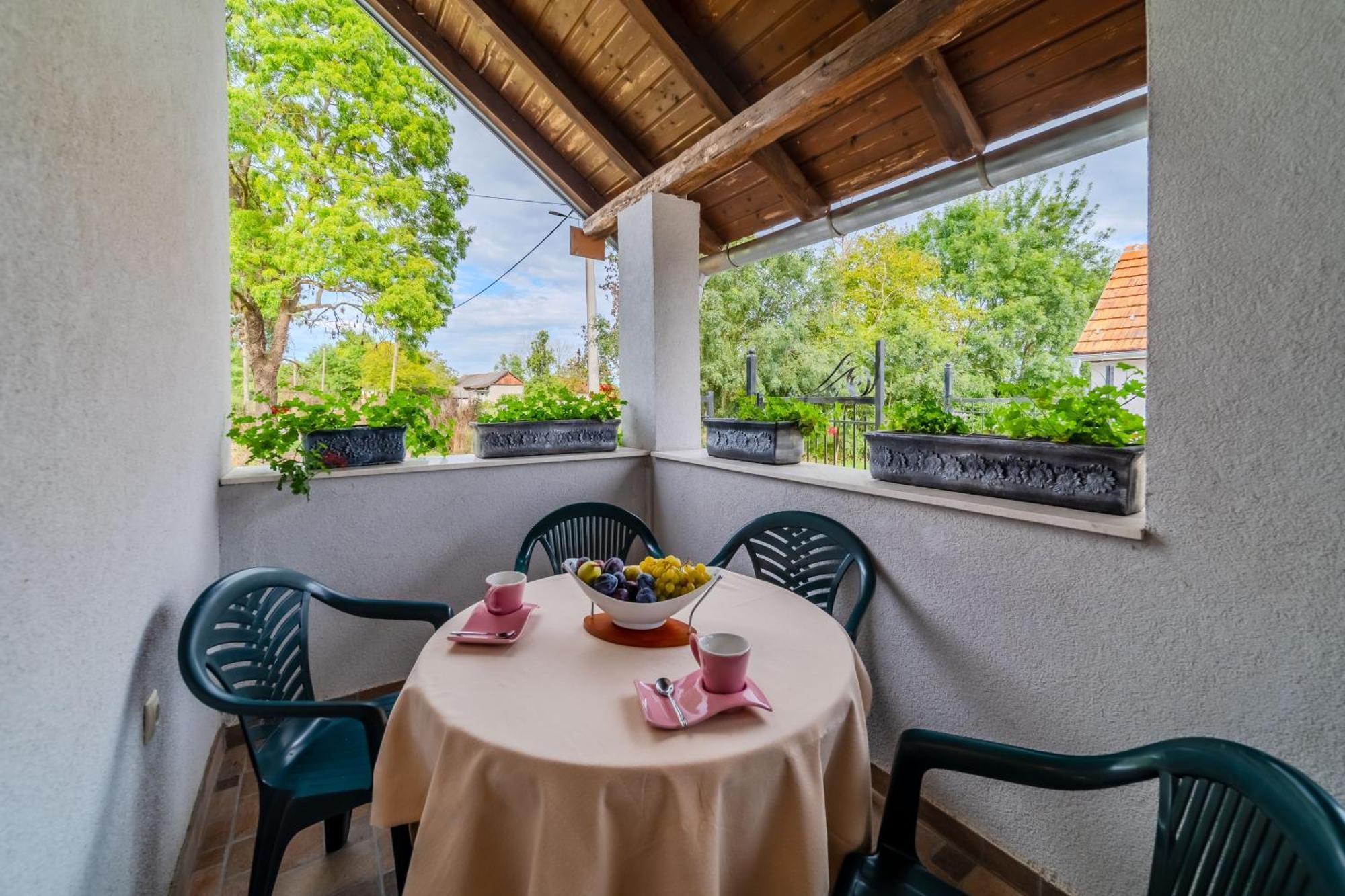 Oasis Estate With Private Pool And Backyard Near Zagreb Holiday home Velika Gorica