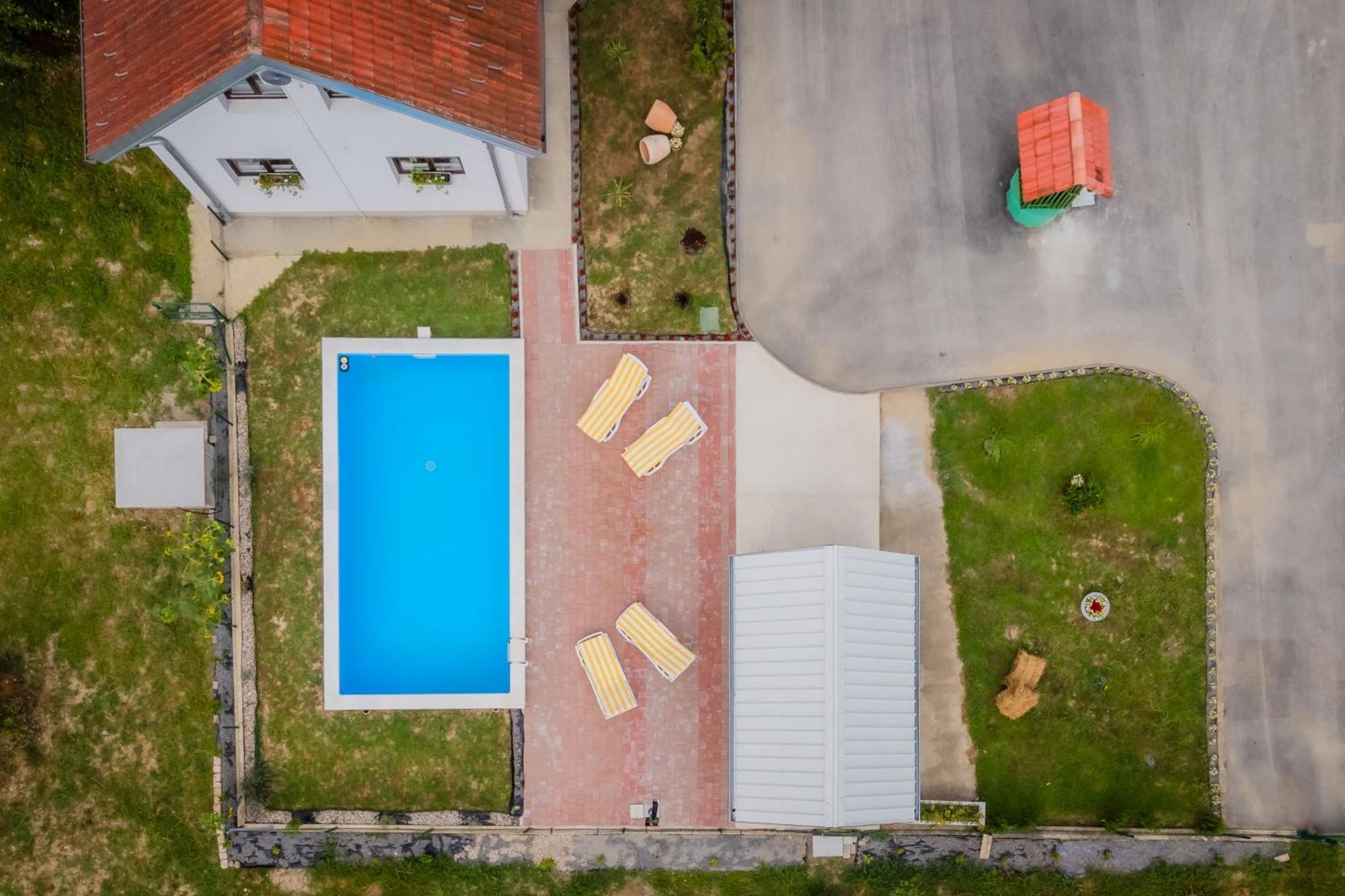 Oasis Estate With Private Pool And Backyard Near Zagreb