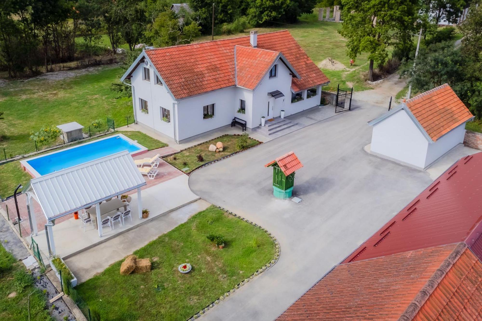 Oasis Estate With Private Pool And Backyard Near Zagreb *