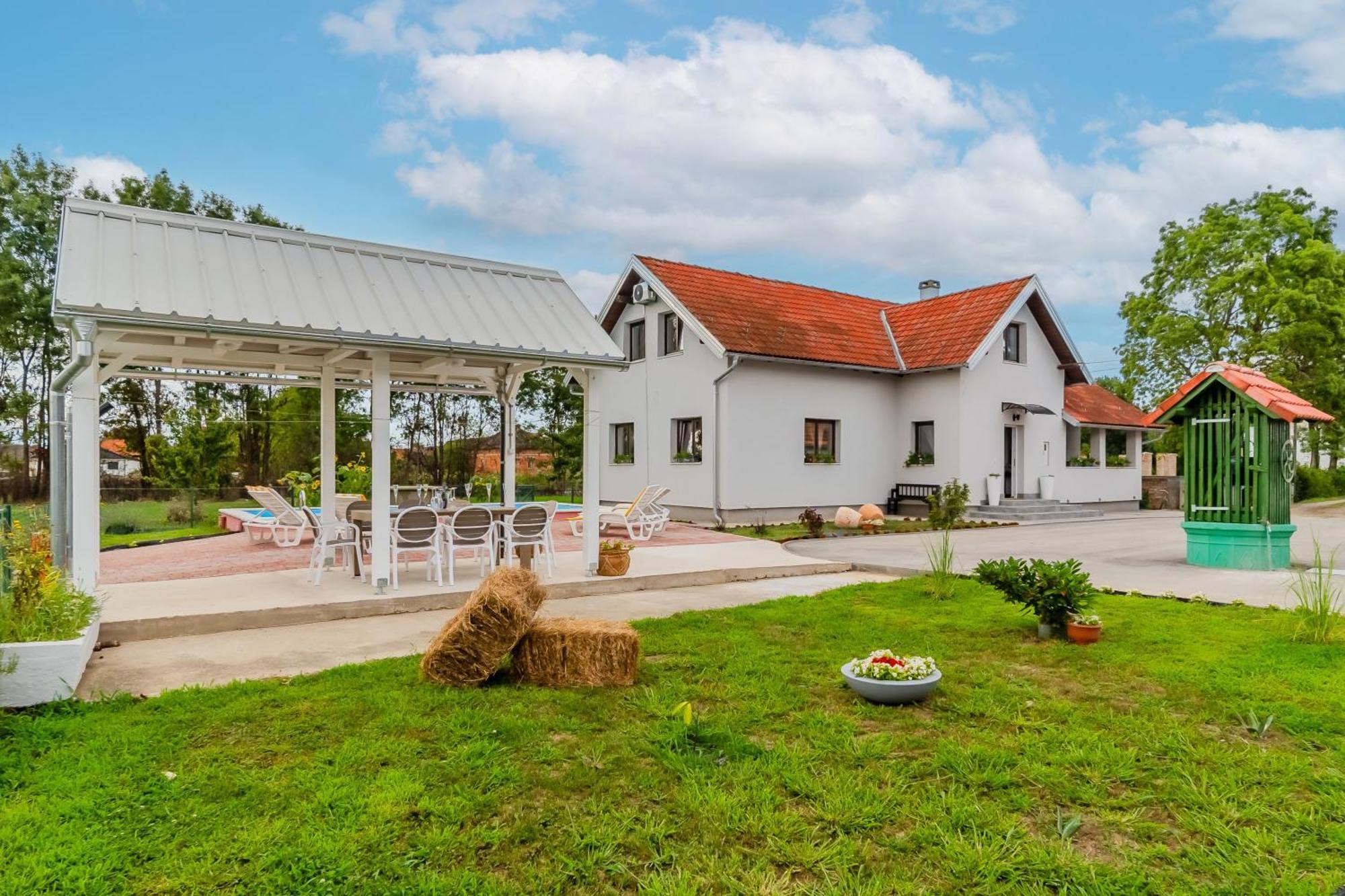 Oasis Estate With Private Pool And Backyard Near Zagreb Holiday home *